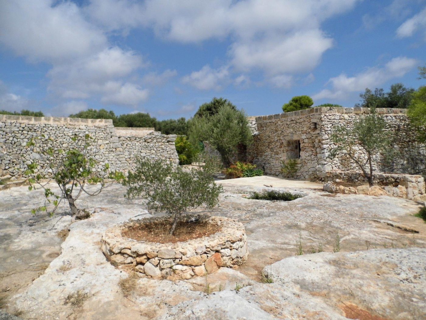 borgo_antico_in_pietra_ristrutturato_a_patu_1