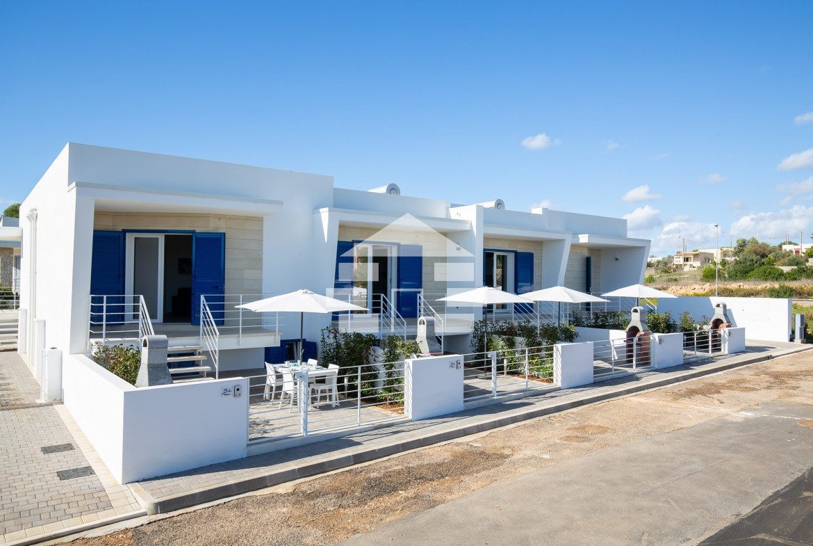 Villas for sale 500 meters from the sandy beach of Pescoluse