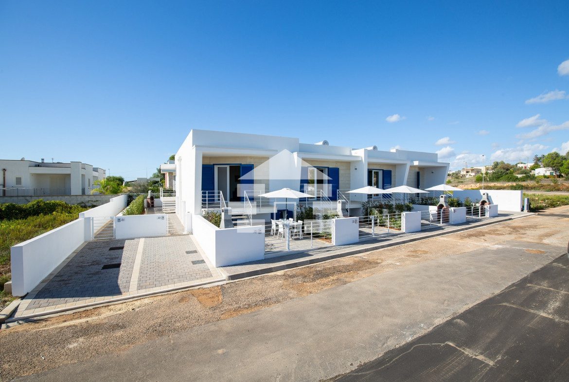 Villas for sale 500 meters from the sandy beach of Pescoluse