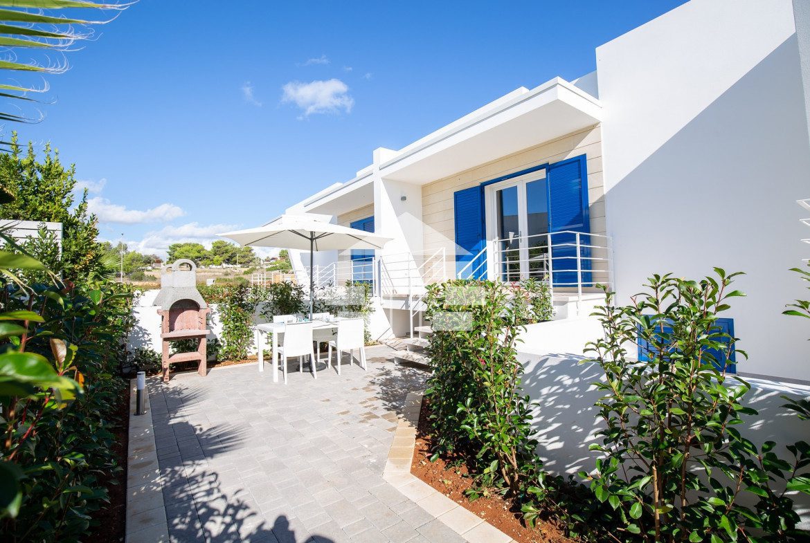 Villas for sale 500 meters from the sandy beach of Pescoluse