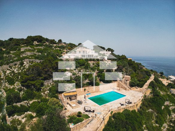 Villa di lusso con piscina mozzafiato sul mare di Santa Maria di Leuca