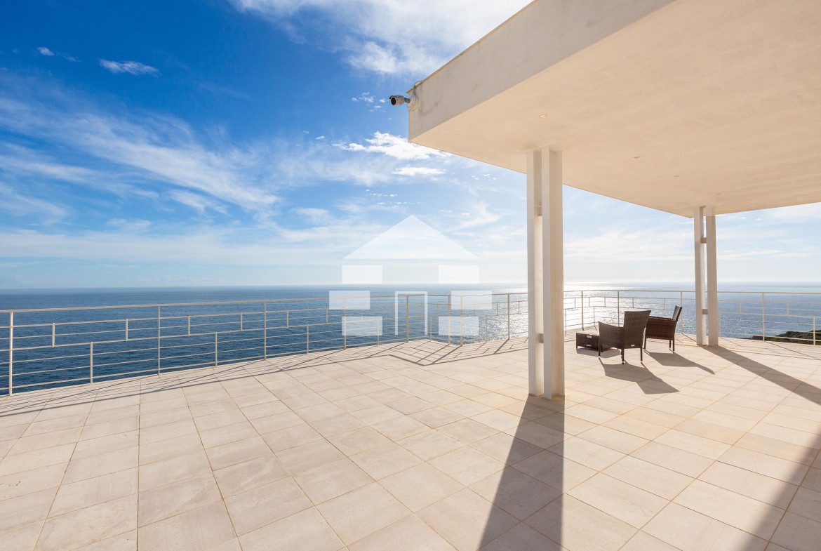 Villa di lusso con piscina mozzafiato sul mare di Santa Maria di Leuca