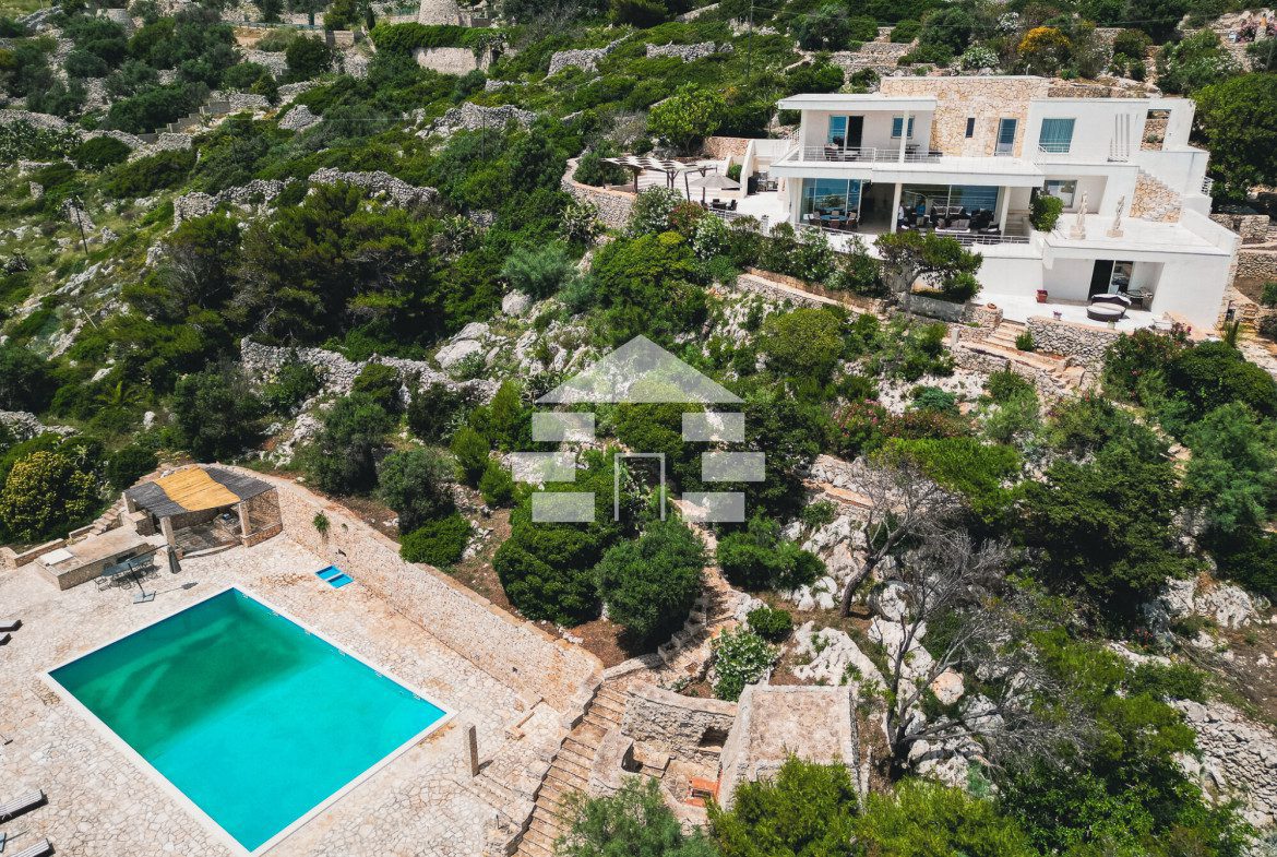 Villa di lusso con piscina mozzafiato sul mare di Santa Maria di Leuca