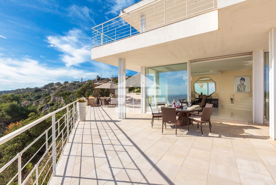 Villa di lusso con piscina mozzafiato sul mare di Santa Maria di Leuca