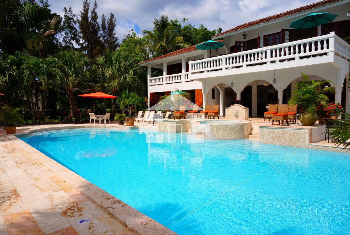 Villa con Piscina Deluxe – Sardegna